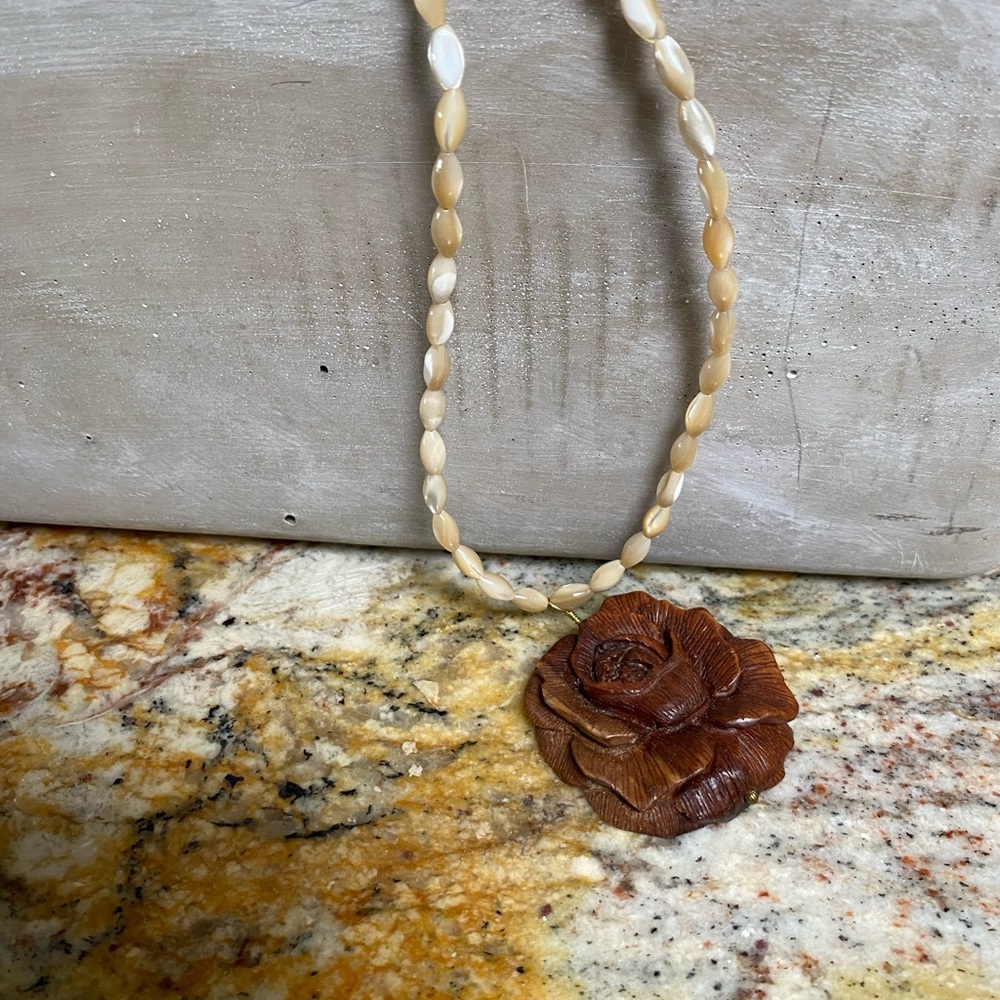 Yochi NY wood flower necklace